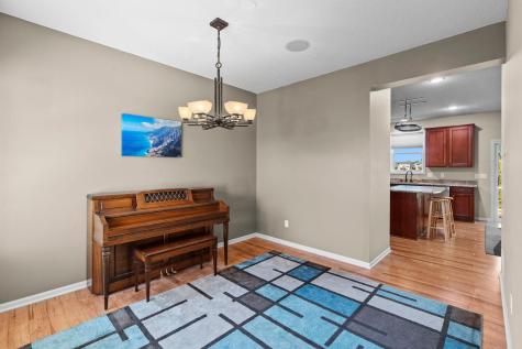 1828 Fescue Circle Shakopee MN 55379
