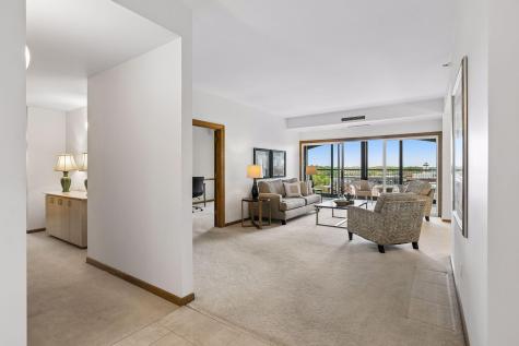 1201 Yale Place Minneapolis MN 55403
