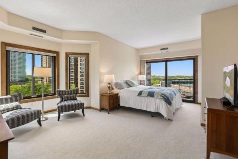 1201 Yale Place Minneapolis MN 55403