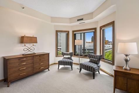1201 Yale Place Minneapolis MN 55403