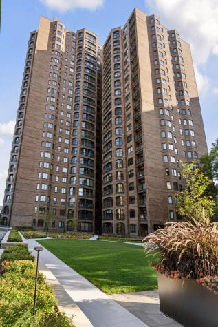 1201 Yale Place Minneapolis MN 55403