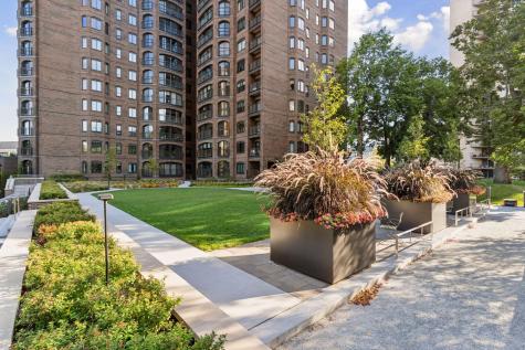 1201 Yale Place Minneapolis MN 55403