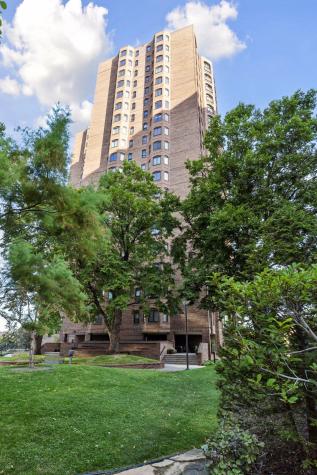 1201 Yale Place Minneapolis MN 55403