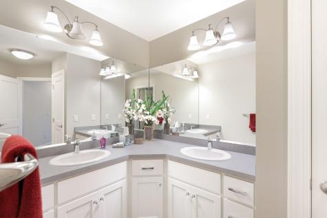 23 Phoebe Lane North Oaks MN 55127