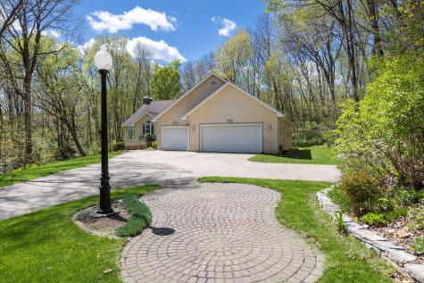 1360 Parkview Drive Chaska MN 55318