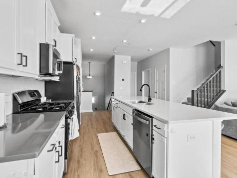 6662 Wildflower Way Minnetrista MN 55331