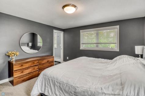 97 19 Avenue N Fargo ND 58102