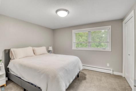 97 19 Avenue N Fargo ND 58102