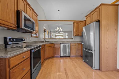 551 Holly Lane N Oakdale MN 55128
