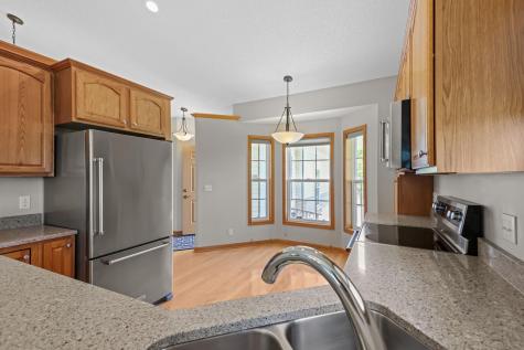 551 Holly Lane N Oakdale MN 55128