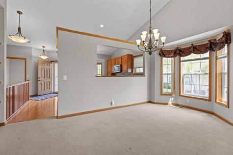 551 Holly Lane N Oakdale MN 55128