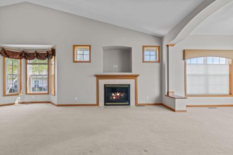 551 Holly Lane N Oakdale MN 55128