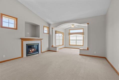 551 Holly Lane N Oakdale MN 55128