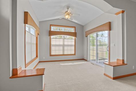 551 Holly Lane N Oakdale MN 55128