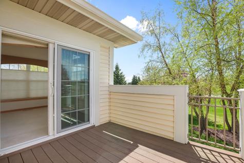 551 Holly Lane N Oakdale MN 55128