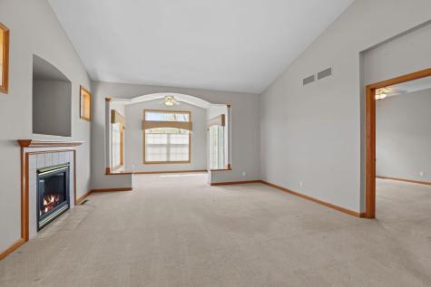 551 Holly Lane N Oakdale MN 55128