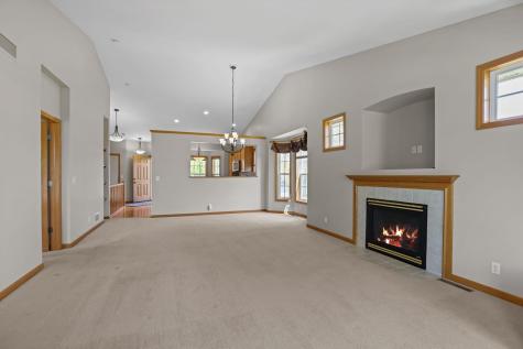 551 Holly Lane N Oakdale MN 55128