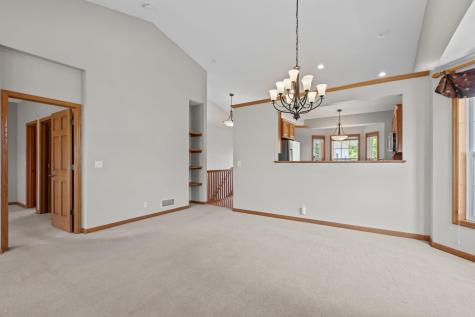 551 Holly Lane N Oakdale MN 55128