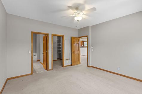 551 Holly Lane N Oakdale MN 55128