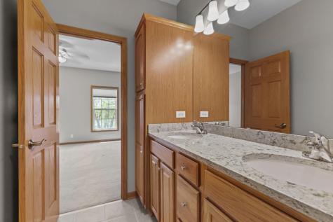 551 Holly Lane N Oakdale MN 55128