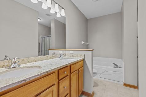 551 Holly Lane N Oakdale MN 55128
