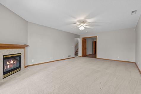 551 Holly Lane N Oakdale MN 55128