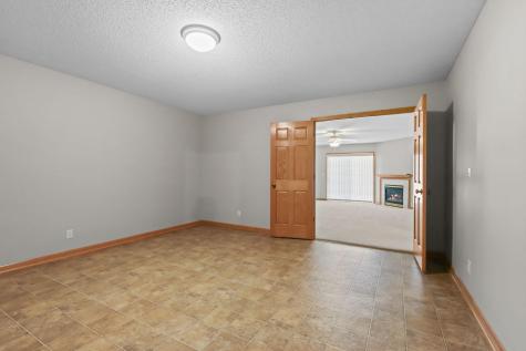 551 Holly Lane N Oakdale MN 55128