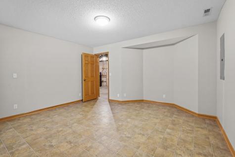 551 Holly Lane N Oakdale MN 55128