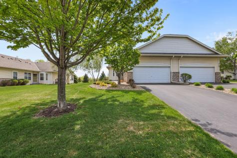 551 Holly Lane N Oakdale MN 55128