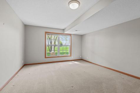 551 Holly Lane N Oakdale MN 55128