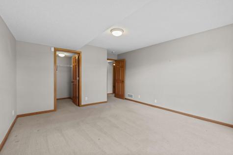 551 Holly Lane N Oakdale MN 55128