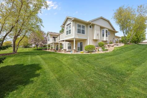 551 Holly Lane N Oakdale MN 55128