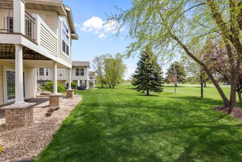551 Holly Lane N Oakdale MN 55128