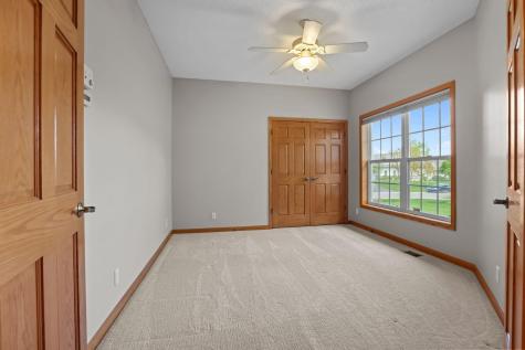 551 Holly Lane N Oakdale MN 55128