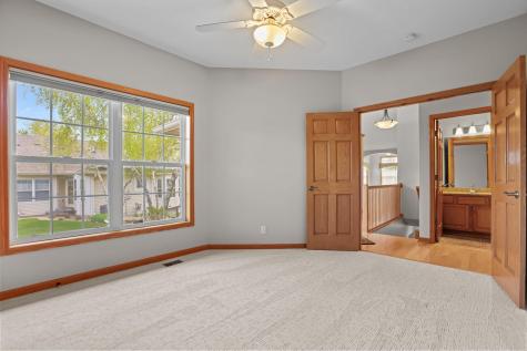 551 Holly Lane N Oakdale MN 55128