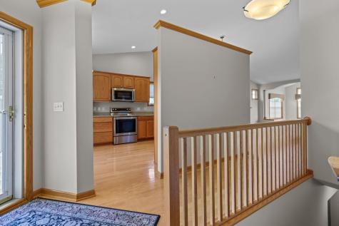 551 Holly Lane N Oakdale MN 55128