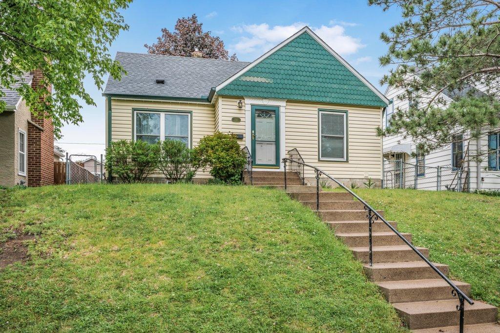1981 W James Avenue Saint Paul MN 55105