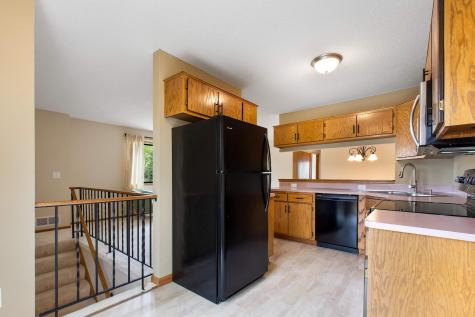 7638 13th Street N Oakdale MN 55128