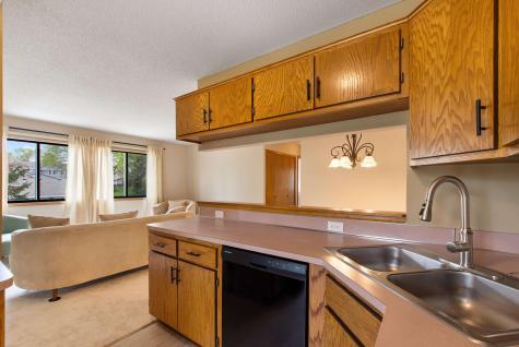 7638 13th Street N Oakdale MN 55128