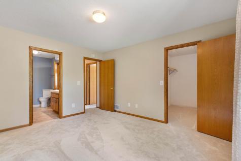 7638 13th Street N Oakdale MN 55128