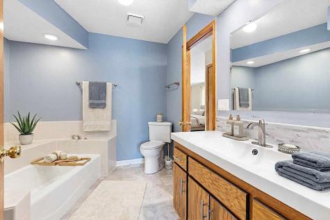 7638 13th Street N Oakdale MN 55128