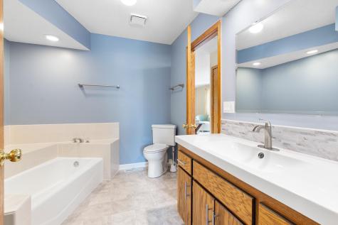 7638 13th Street N Oakdale MN 55128