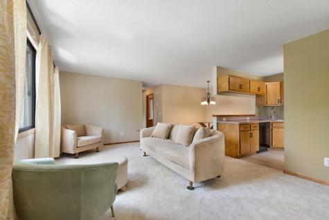 7638 13th Street N Oakdale MN 55128