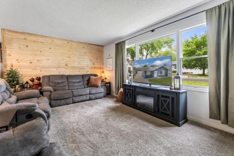 4155 W 8th Street Goodview MN 55987