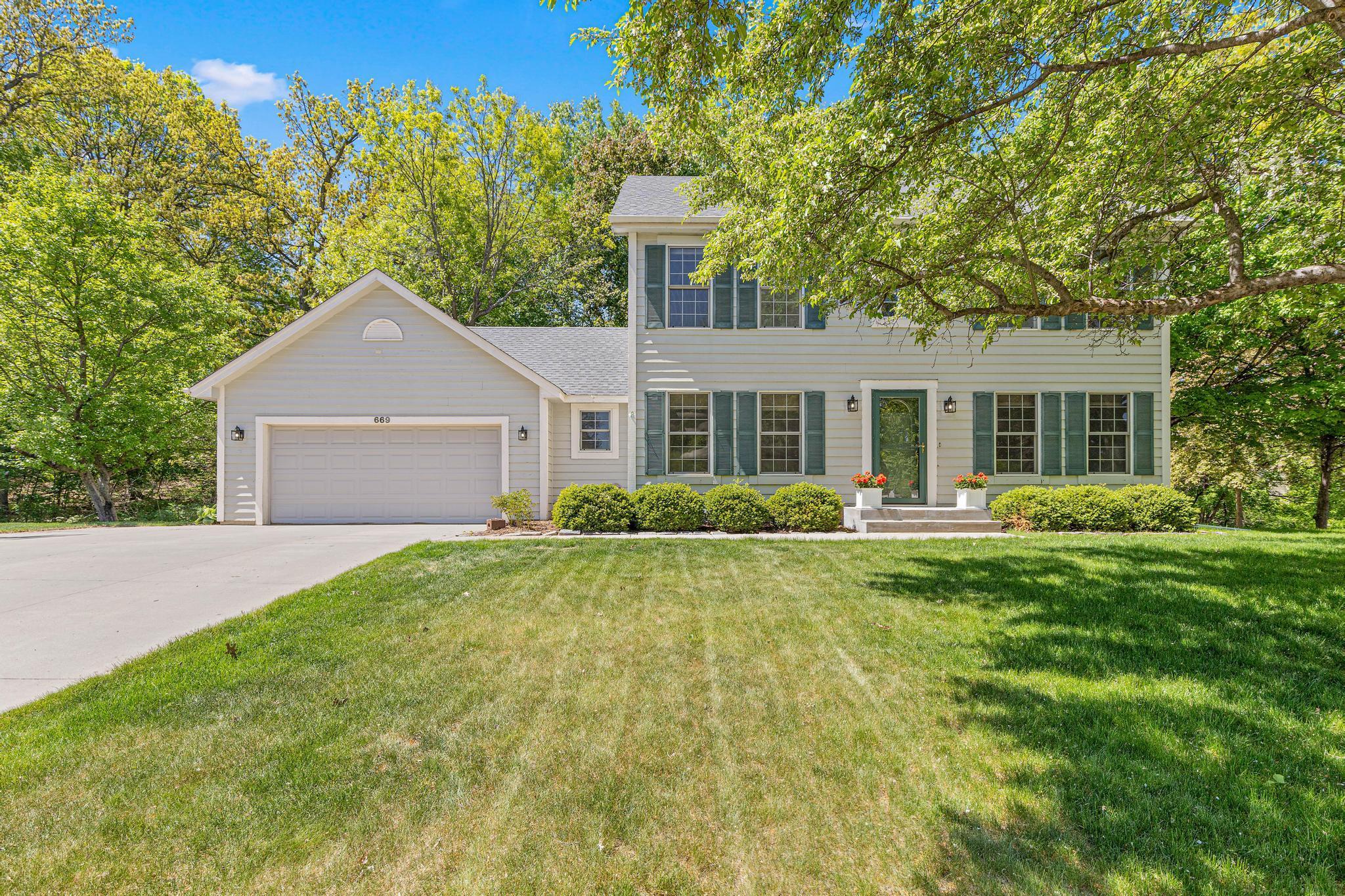 669 Windtree Knolls Eagan MN 55123