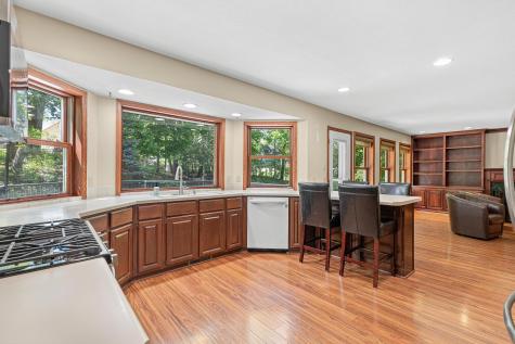 669 Windtree Knolls Eagan MN 55123