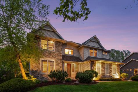 1800 Carriage Drive Victoria MN 55386