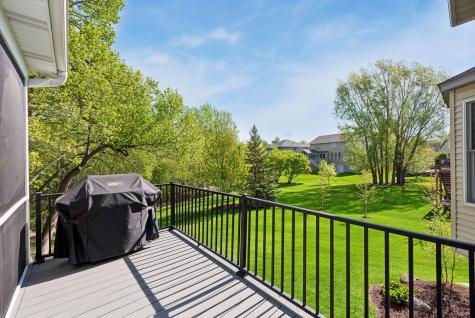 1800 Carriage Drive Victoria MN 55386