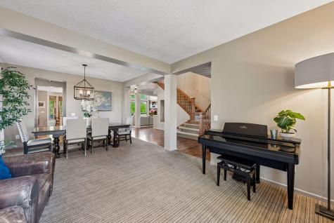 1800 Carriage Drive Victoria MN 55386