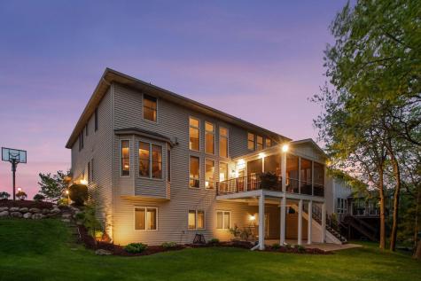 1800 Carriage Drive Victoria MN 55386